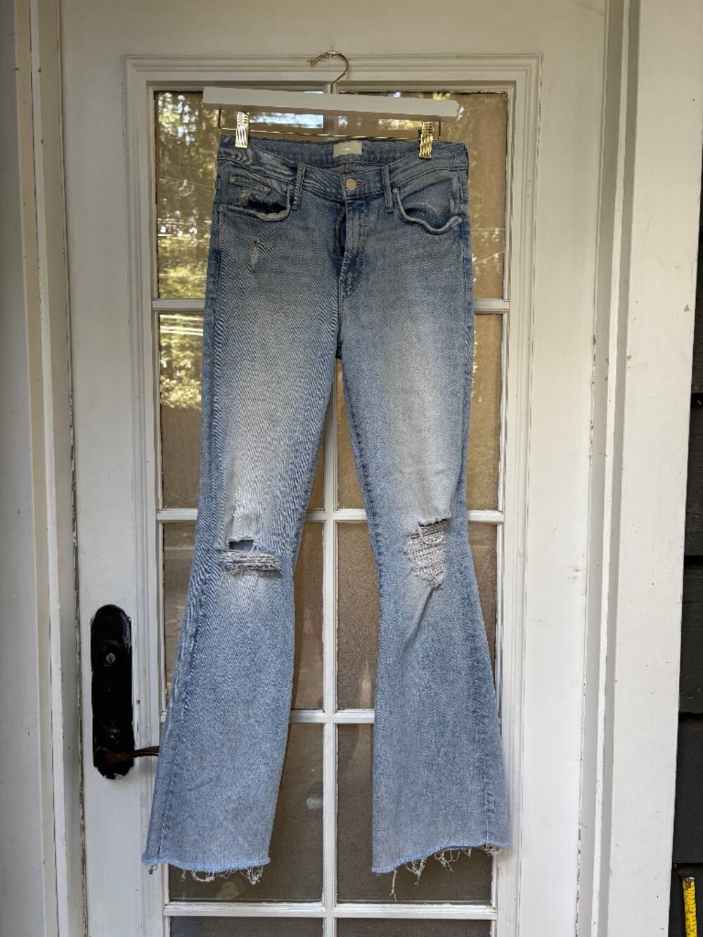MOTHER The Weekender Fray Jeans – Size 27 – Distressed Flare - Picture 13 of 16